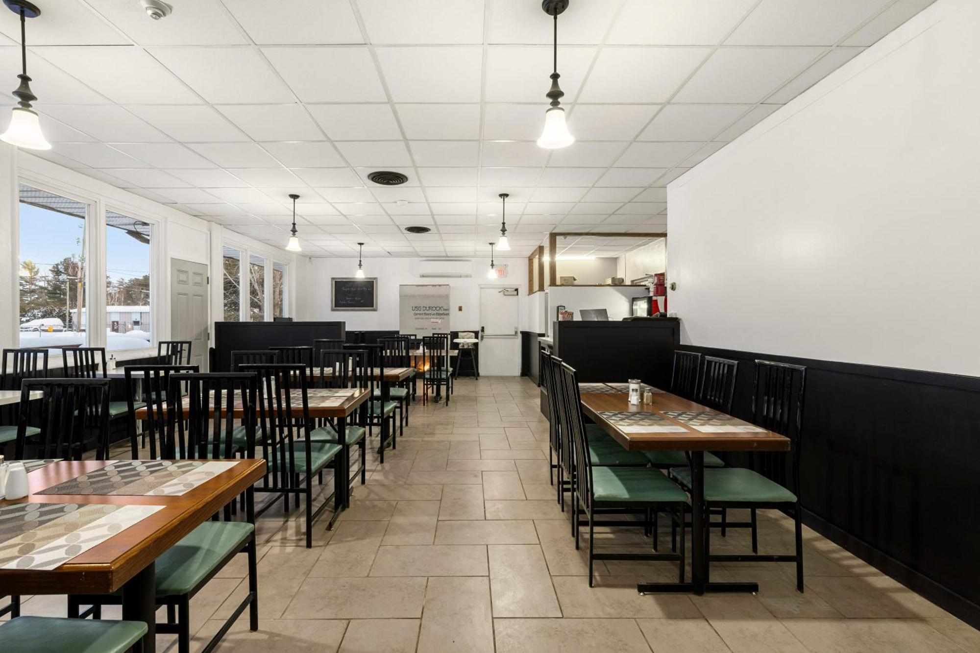 Cloyne 湖滨旅馆餐厅及酒吧酒店 外观 照片
